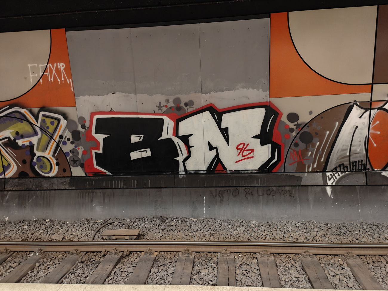 Graffiti Bombing in Frankfurt lokalbahnhof - Photo by Kico_one