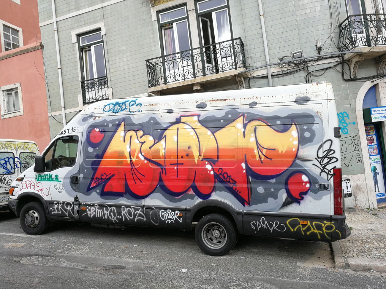 Graffiti Bombing in Lissabon - Photo by Kico_one - Lissabon, Portugal, Lisboa