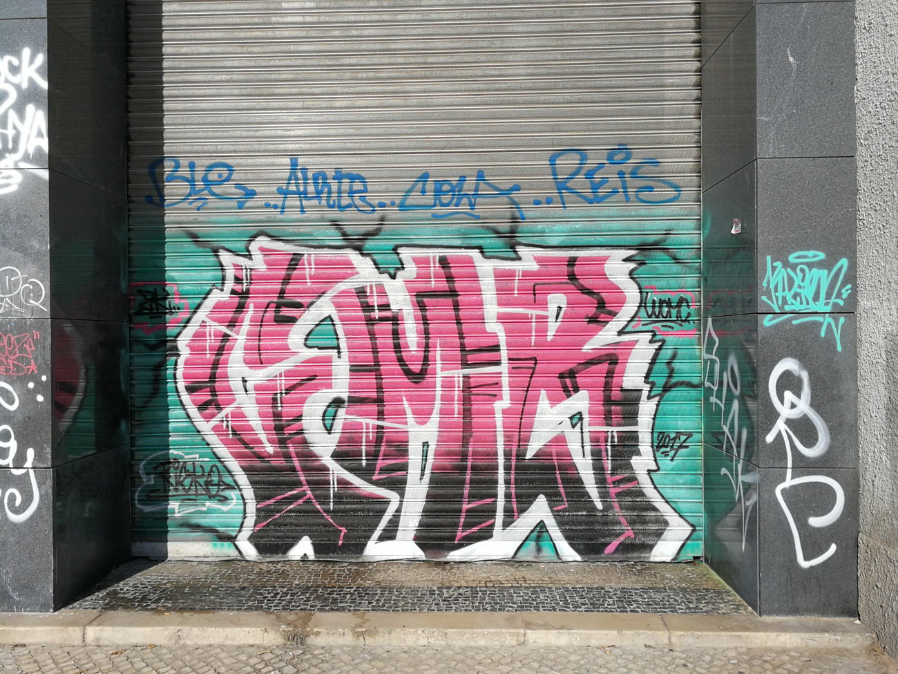 Graffiti Wall in Lissabon - Photo by Kico_one - Lissabon, Lisboa, Portugal