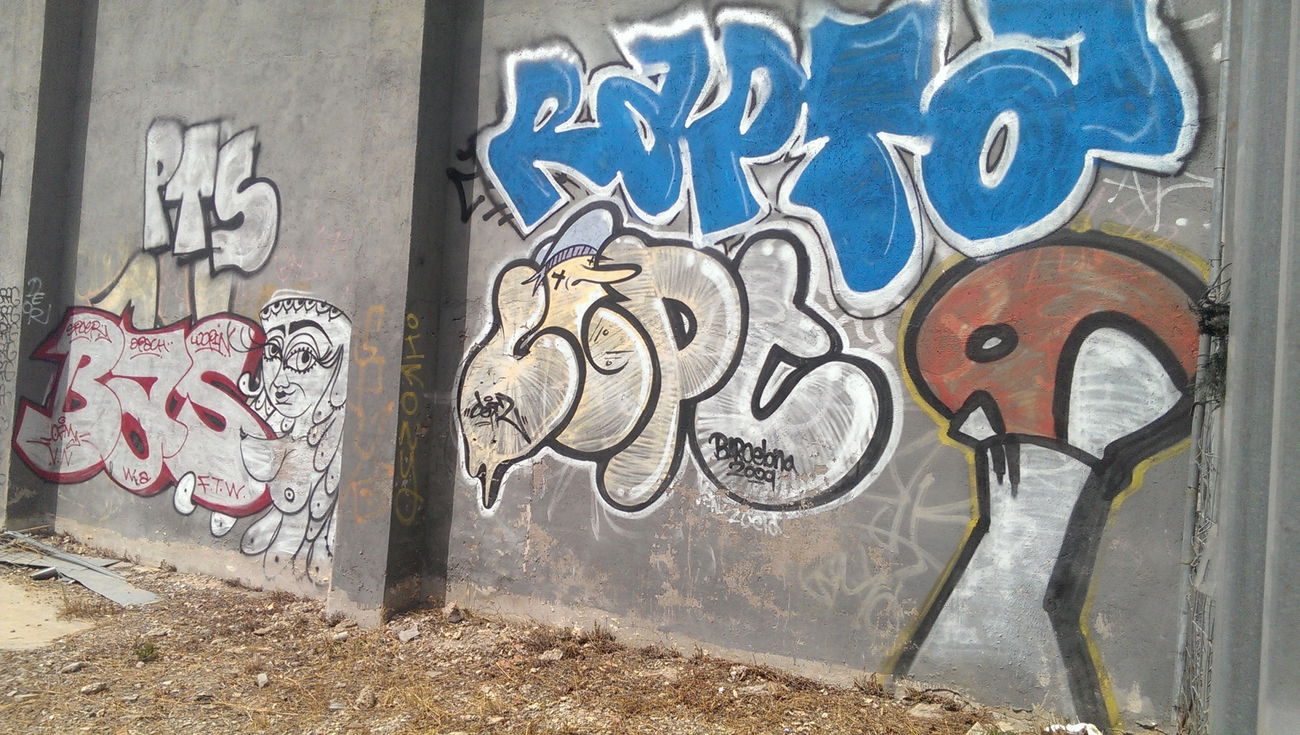 Graffiti Bombing in Barcelona - Photo by Kico_one - Barcelona, Spain, Catalonia
