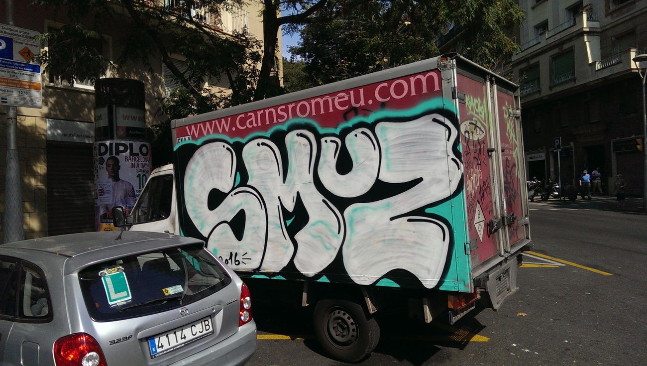 Graffiti Bombing in Barcelona - Photo by Kico_one - Barcelona, Spain, Catalonia