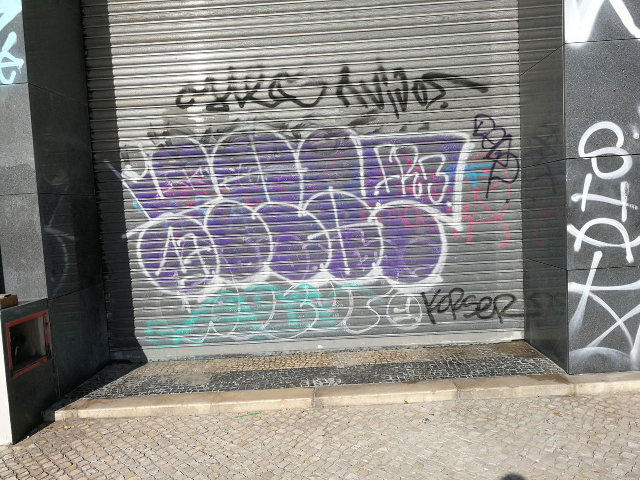 Graffiti Bombing in Lissabon - Photo by Kico_one - Lissabon, Portugal, Lisboa