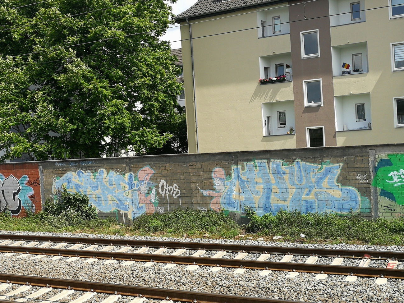 Graffiti Wall in Düsseldorf - Photo by Kico_one - Düsseldorf, Siras, Otis