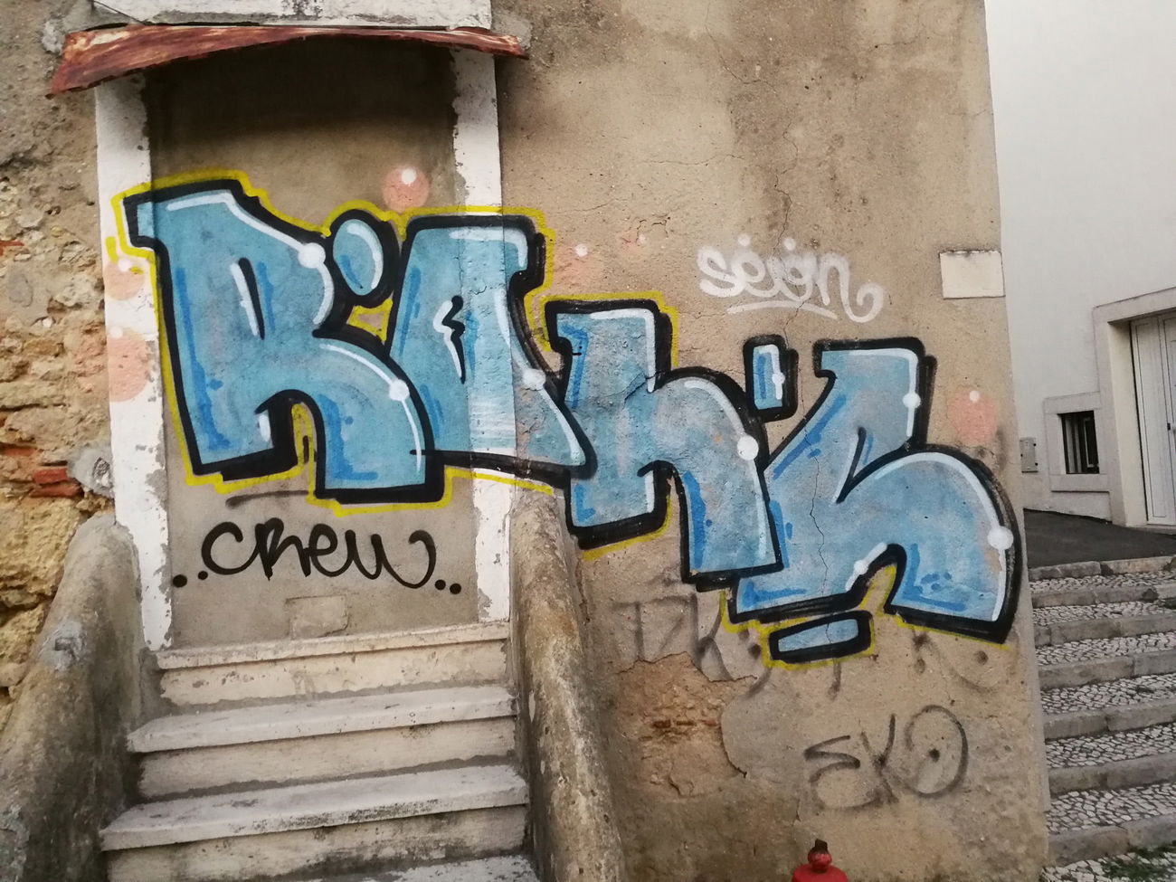 Graffiti Bombing in Lissabon - Photo by Kico_one - Lissabon, Lisboa, Portugal