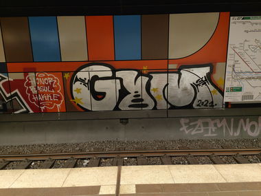 Graffiti Bombing in Frankfurt lokalbahnhof - Photo by Kico_one