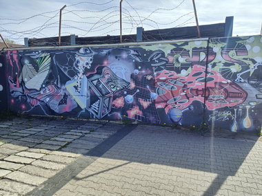 Graffiti Wall in Wait please... - Photo by Kico_one