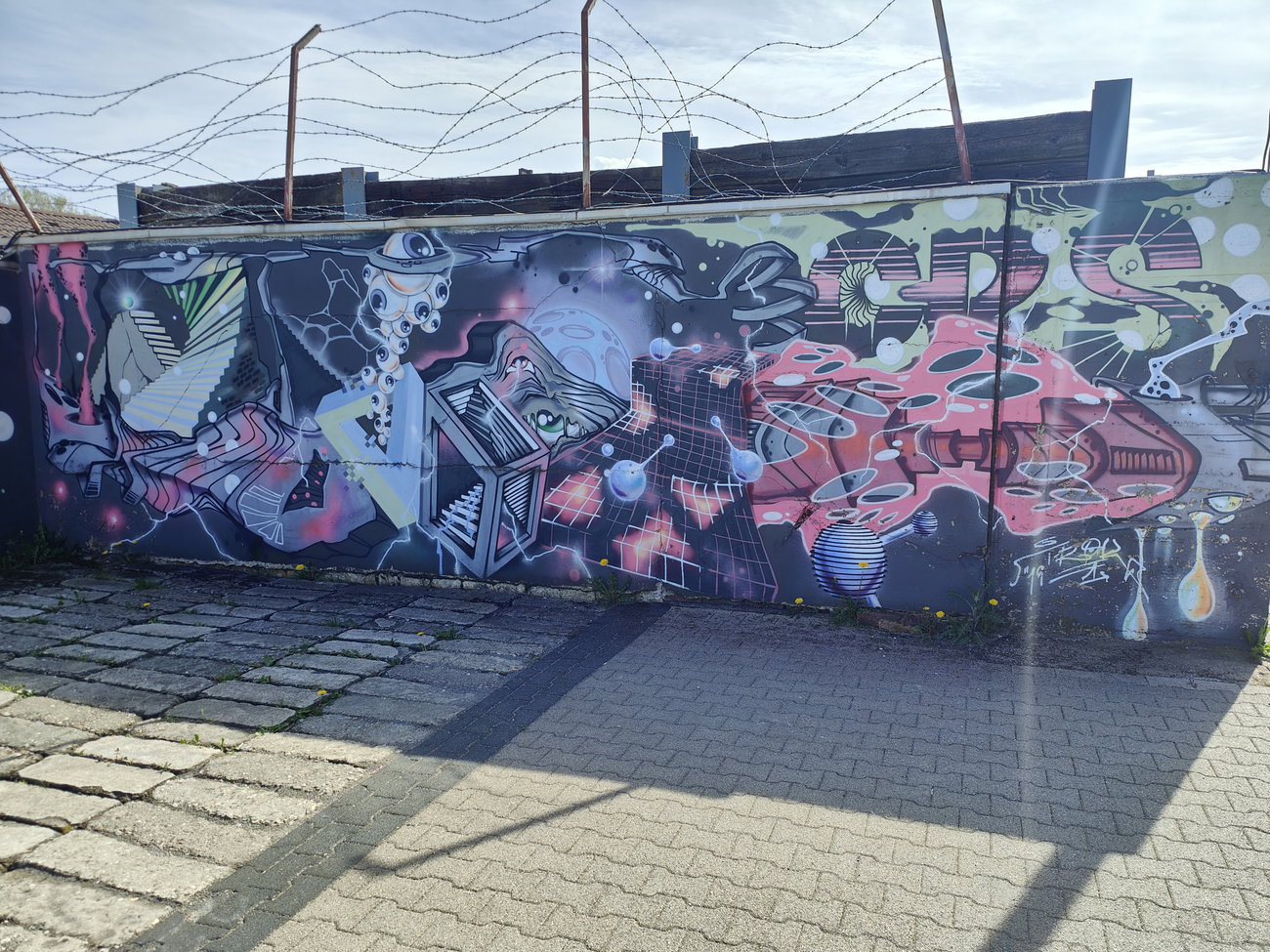 Graffiti Wall in Wait please... - Photo by Kico_one