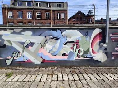 Graffiti Wall in Wait please... - Photo by Kico_one