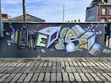 Graffiti Wall in Wait please... - Photo by Kico_one