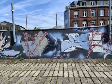 Graffiti Wall in Wait please... - Photo by Kico_one