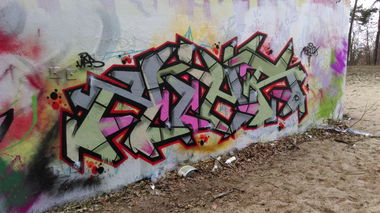Graffiti Wall - Photo by Kihr - kihr, skarf, madlox (2015)