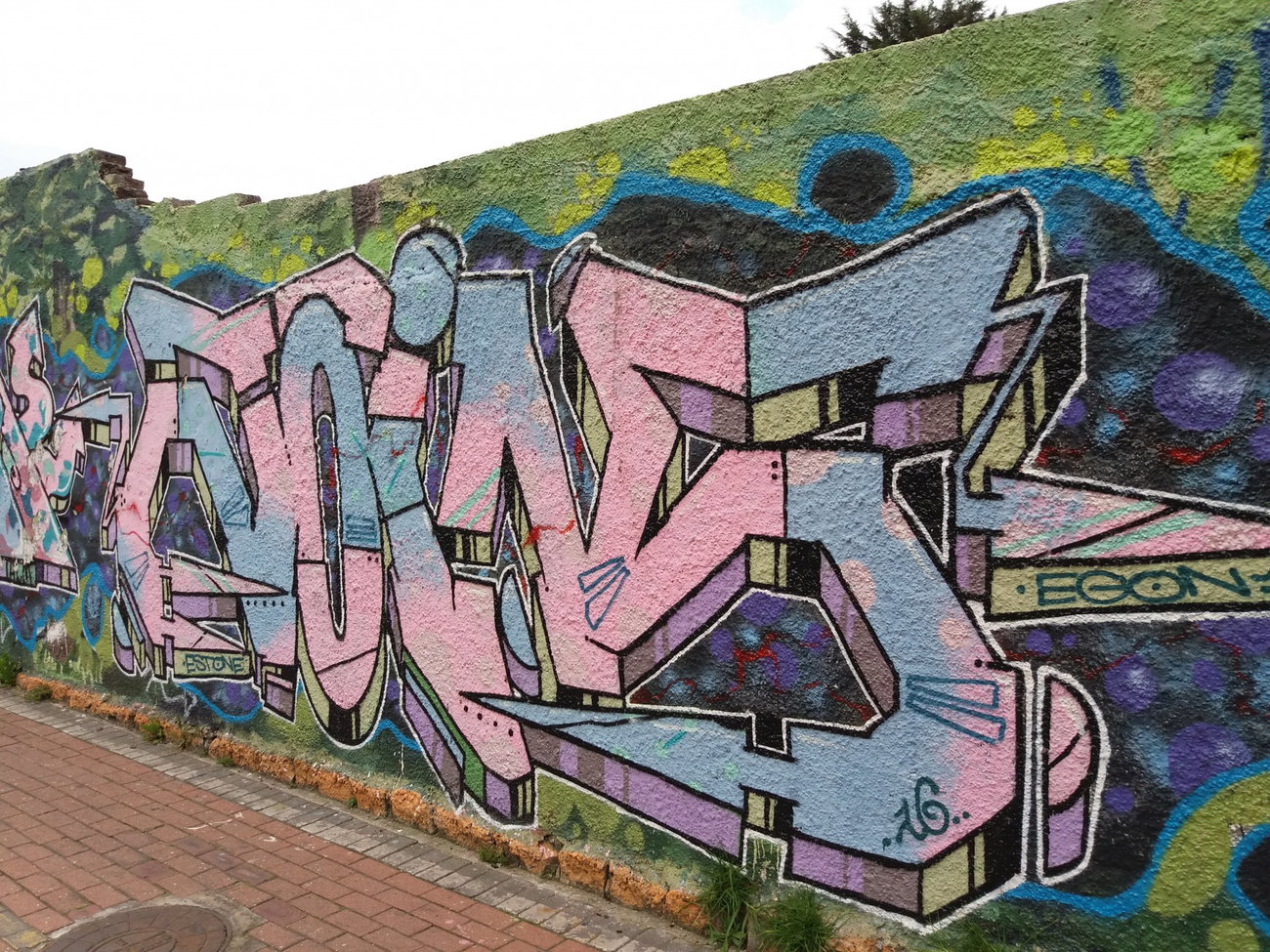 Graffiti Wall - Photo by Kindred