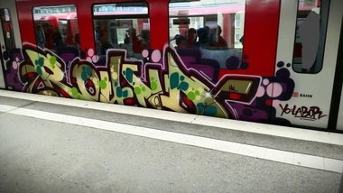 Graffiti Train in Hamburg - Photo by Kingzstyle - Round (2012)