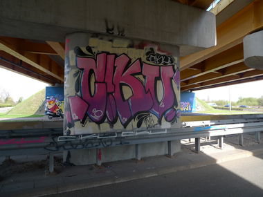 Graffiti Bombing - Photo by Klimat - Ciku