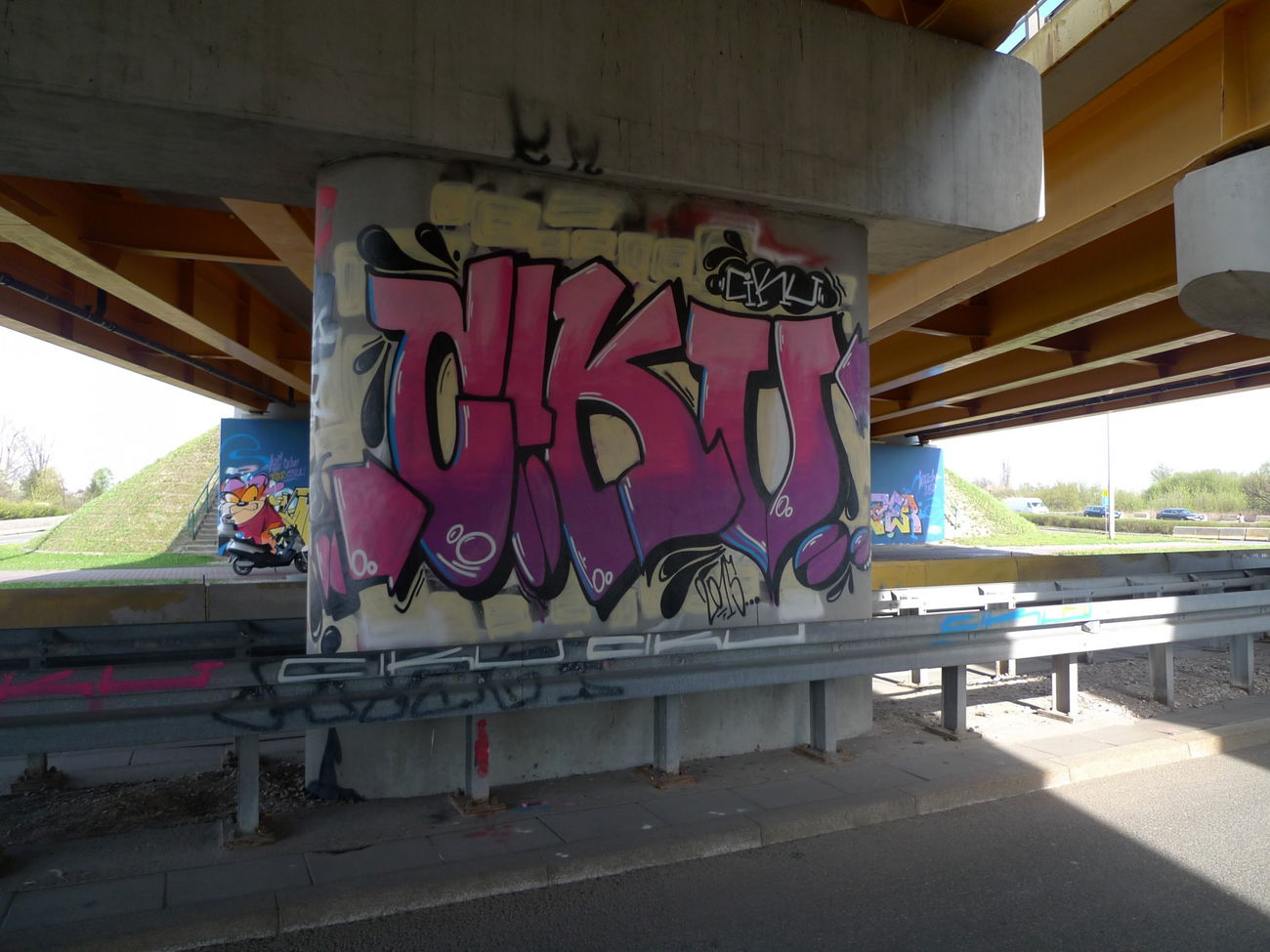 Graffiti Bombing - Photo by Klimat - Ciku