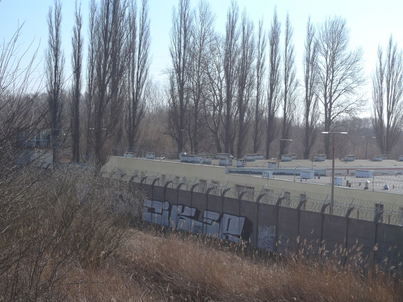 Graffiti Bombing - Photo by Klimat - Ciker.