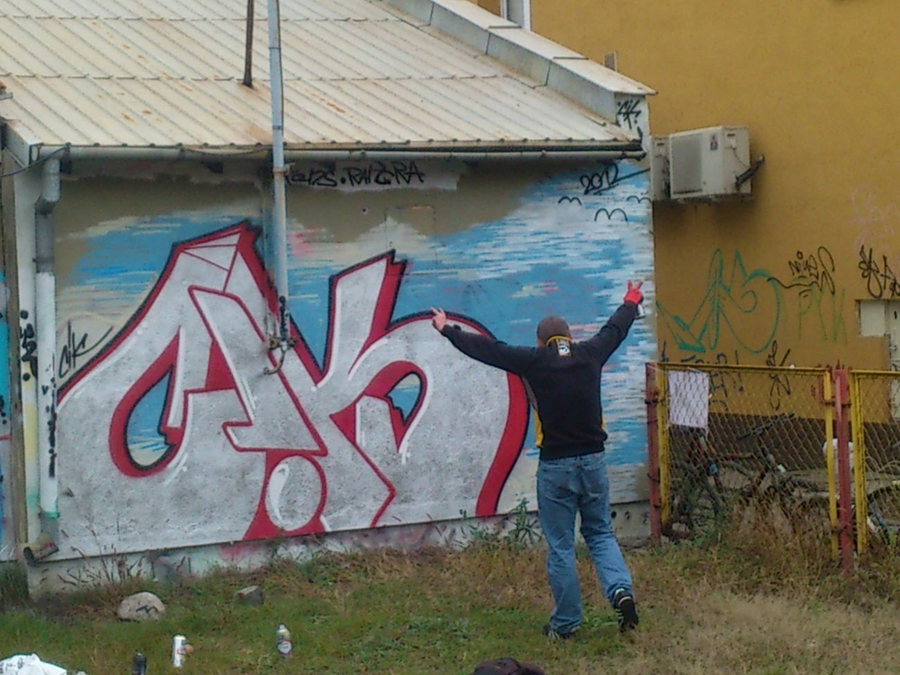 Graffiti Wall - Photo by Klimat - CikU