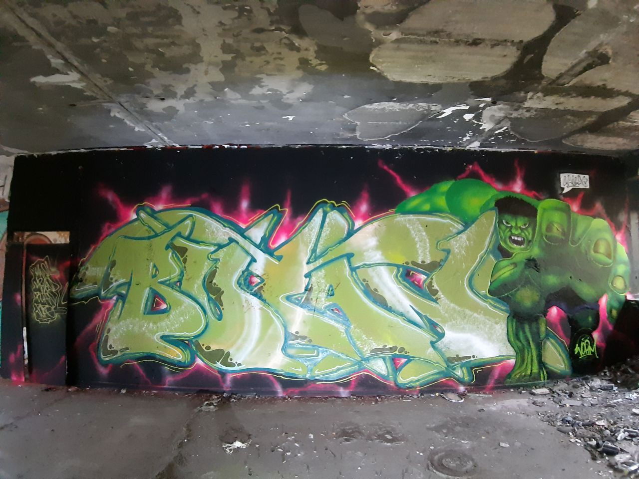 Graffiti Wall - Photo by Knastbruder - worm, hand, mr (2019)