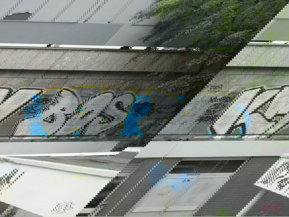 Graffiti Bombing - Photo by Knastbruder - supertoys, ilmc, bos (2014)