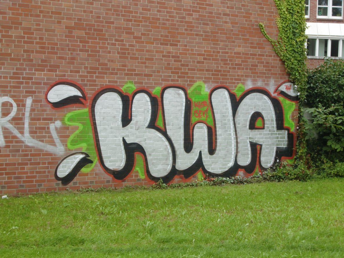 Graffiti Bombing - Photo by Knastbruder - Klor, Sen, Kwa (2014)