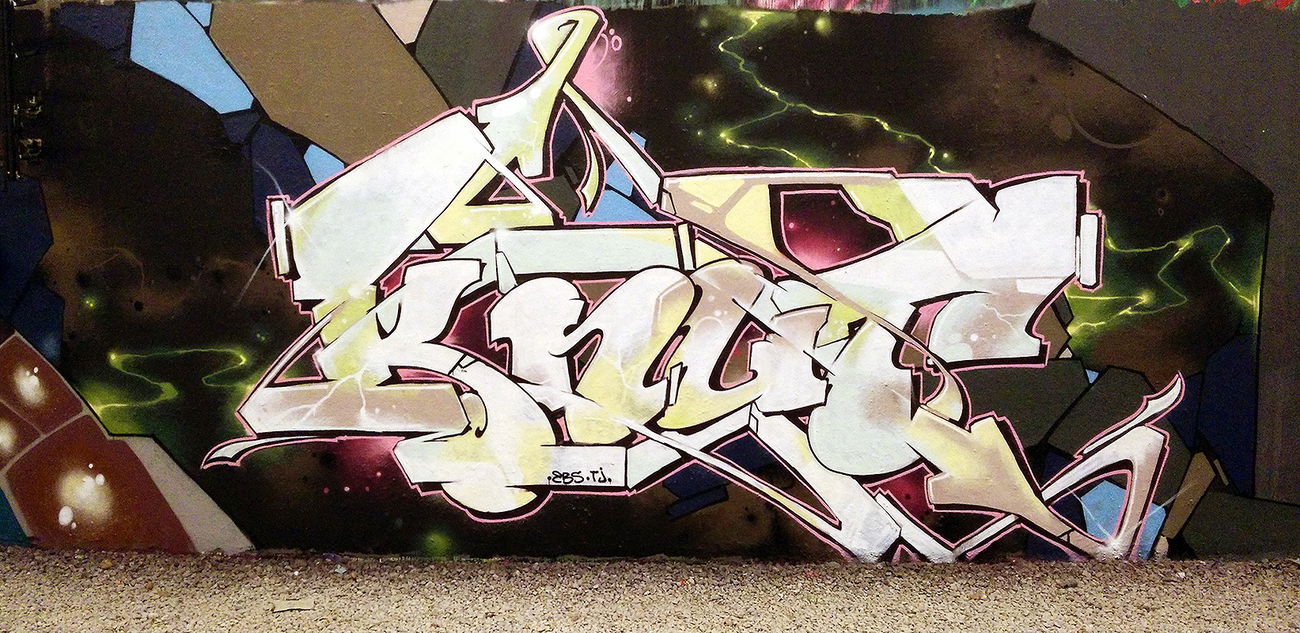 Graffiti Wall in Ruhr uni bochum - Photo by Knut - knut, tj, ebs (2016)