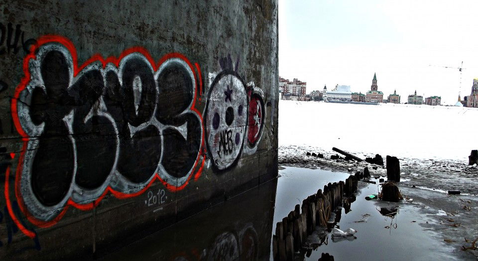 Graffiti Bombing in Kimry - Photo by Kolyanes - nes (2012)