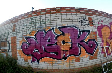 Graffiti Wall - Photo by Kolyanes - neck, nes, nec