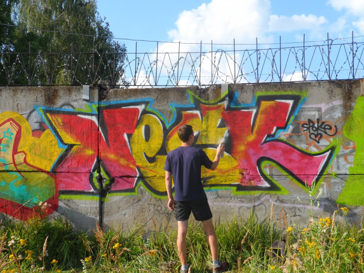 Graffiti Wall - Photo by Kolyanes - main, neck (2014)