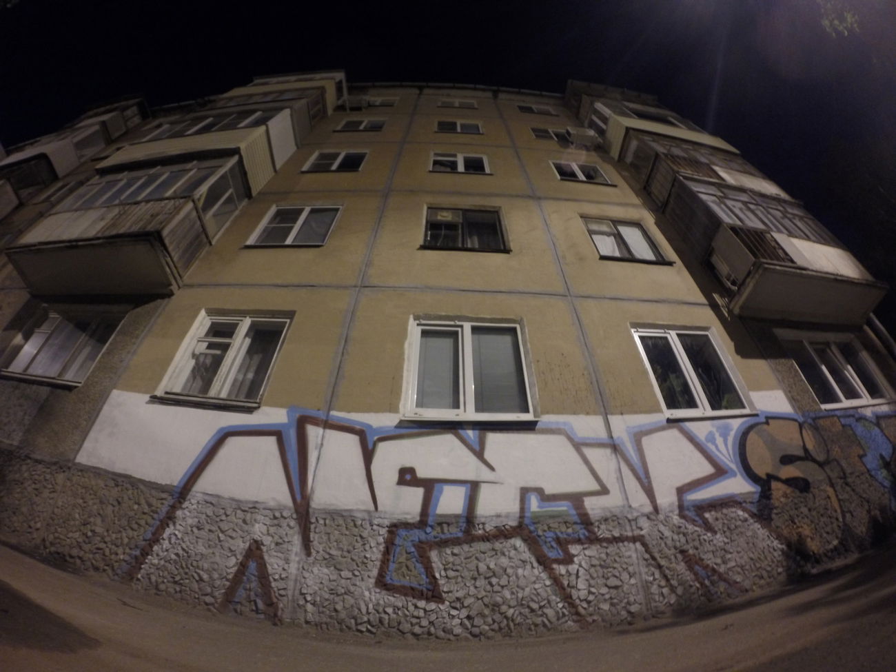 Graffiti Bombing - Photo by Kolyanes - neck, 134 (2015)
