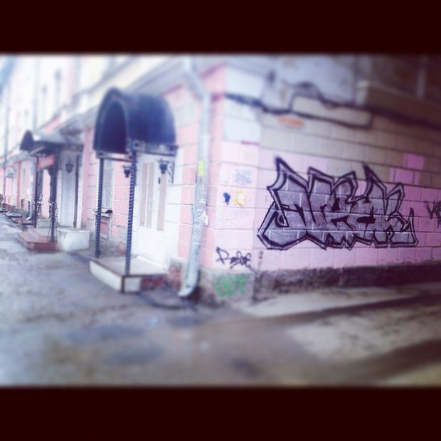 Graffiti Bombing - Photo by Kolyanes - neck, 134 (2015)