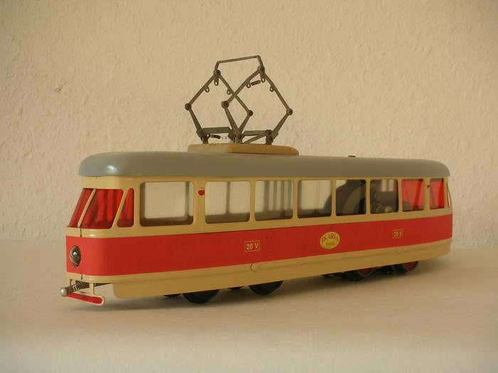 Graffiti Train - Photo by Kontrast