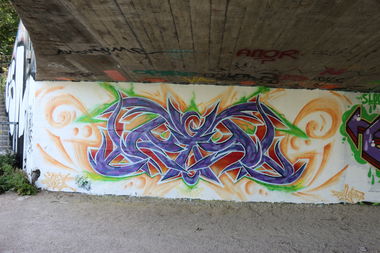 Graffiti Wall in Reims france - Photo by Kreshone - bew, gsm (2015)