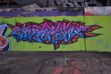 Graffiti Wall in England  - Photo by Kreshone - bew, gsm (2011)