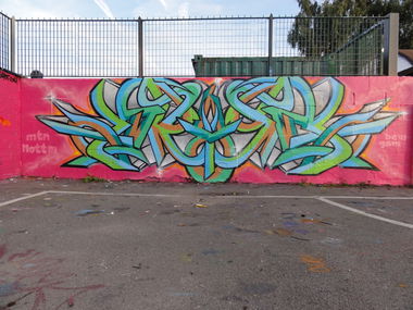 Graffiti Wall - Photo by Kreshone - bew, gsm (2012)