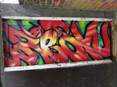 Graffiti Wall - Photo by Kreshone - bew, gsm (2012)