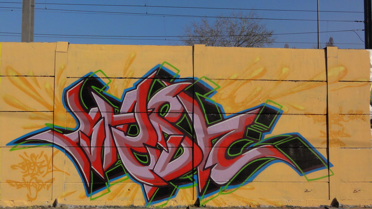 Graffiti Wall in Budapest - Photo by Kreshone - bew, gsm (2012)