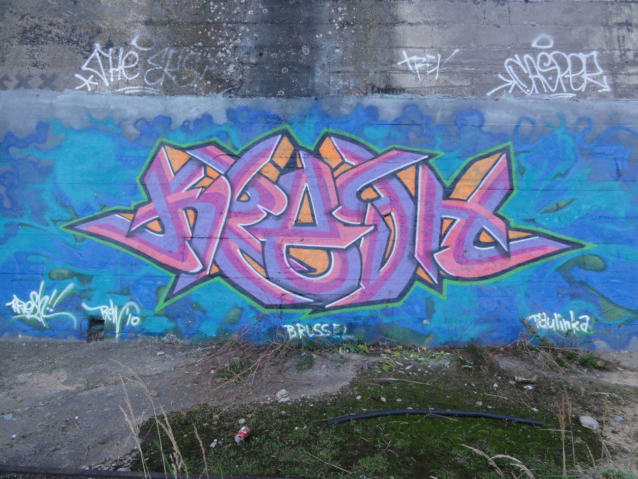 Graffiti Wall in Brussel - Photo by Kreshone - bew, gsm (2010)