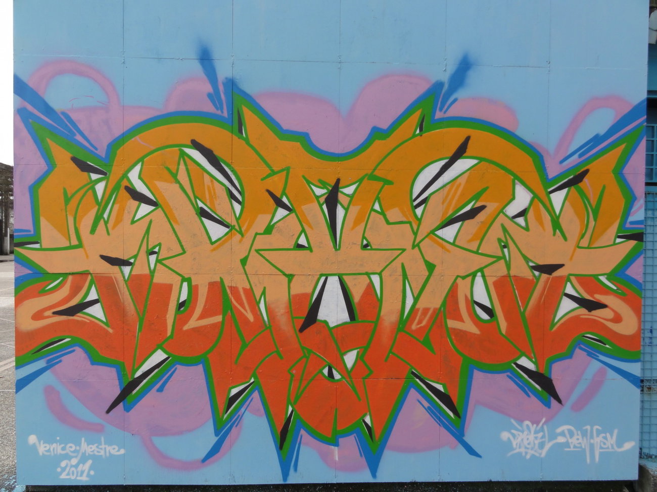 Graffiti Wall in Venice - Photo by Kreshone - bew, gsm (2011)