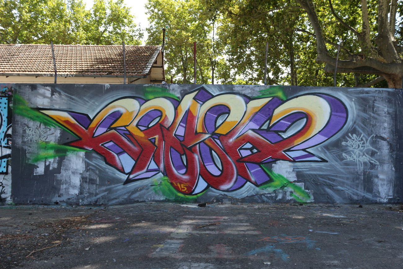 Graffiti Wall in Avinion france - Photo by Kreshone - bew, gsm (2015)