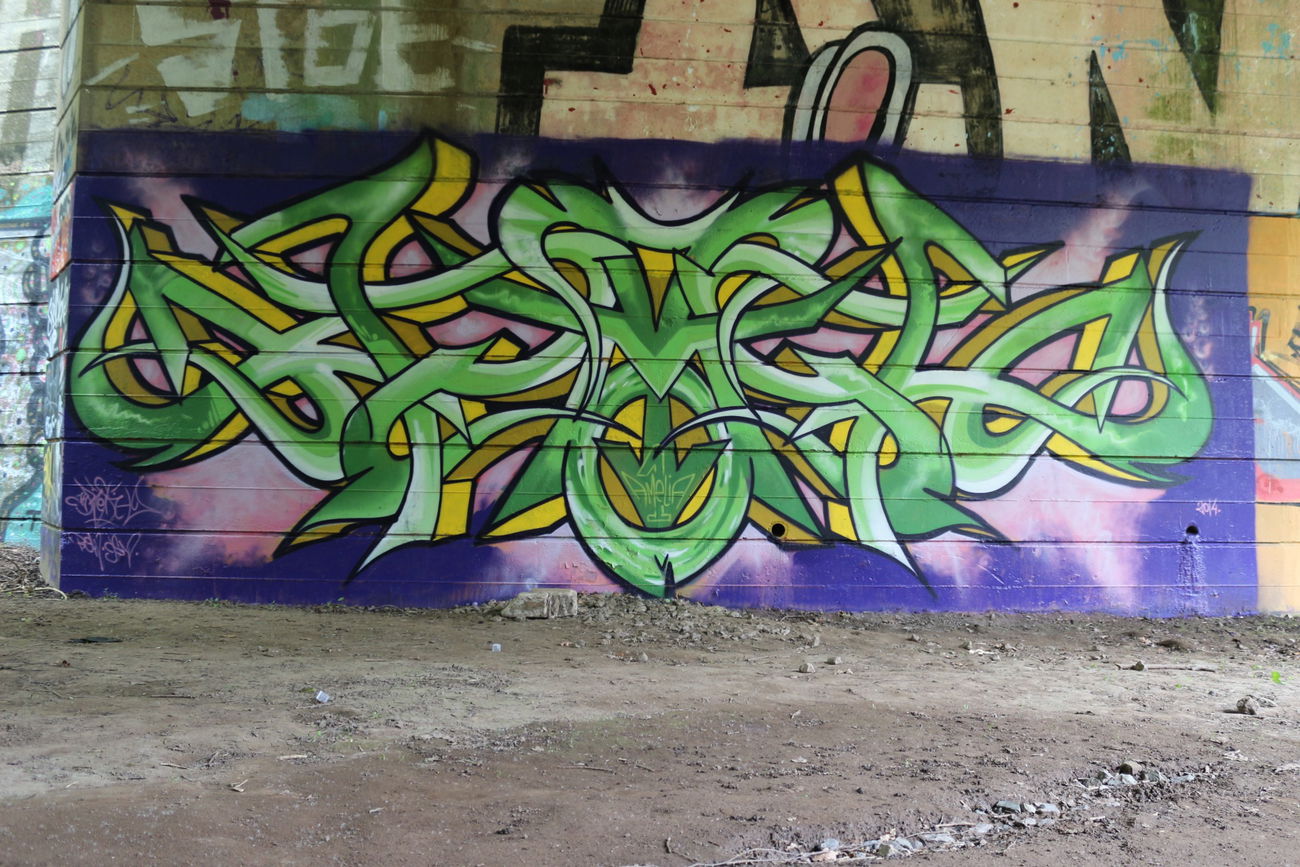 Graffiti Wall in Nottingham - Photo by Kreshone - bew, gsm (2014)