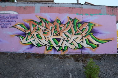 Graffiti Wall in Triniti france - Photo by Kreshone - bew, gsm (2015)