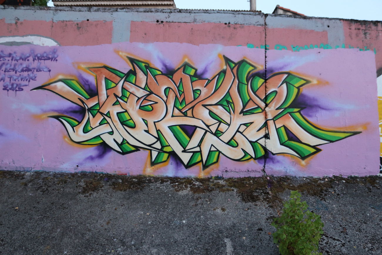 Graffiti Wall in Triniti france - Photo by Kreshone - bew, gsm (2015)