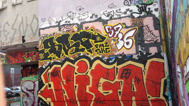 Graffiti Wall - Photo by Kriso - srf, ske, pmz
