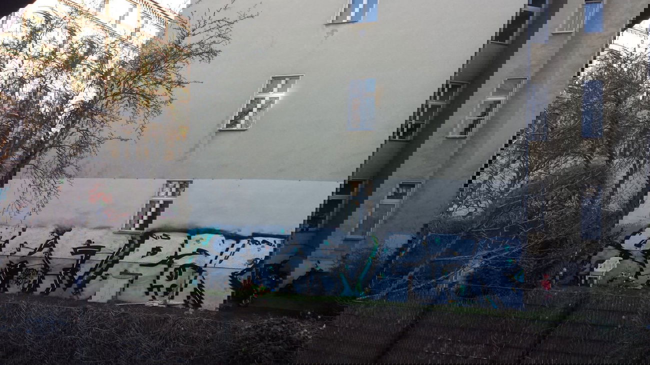 Graffiti Bombing - Photo by Kriso - rzk