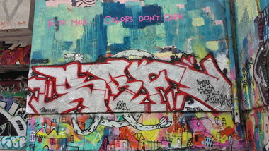 Graffiti Wall in berlin - Photo by Kriso - srf, testo, remas (2014)