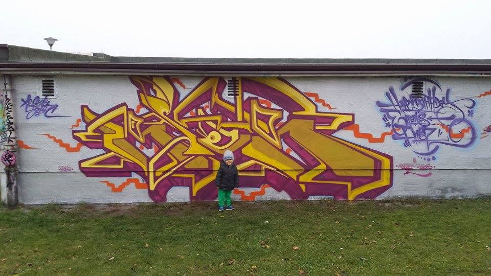 Graffiti Wall - Photo by Ktos83 - Nerds (2015)