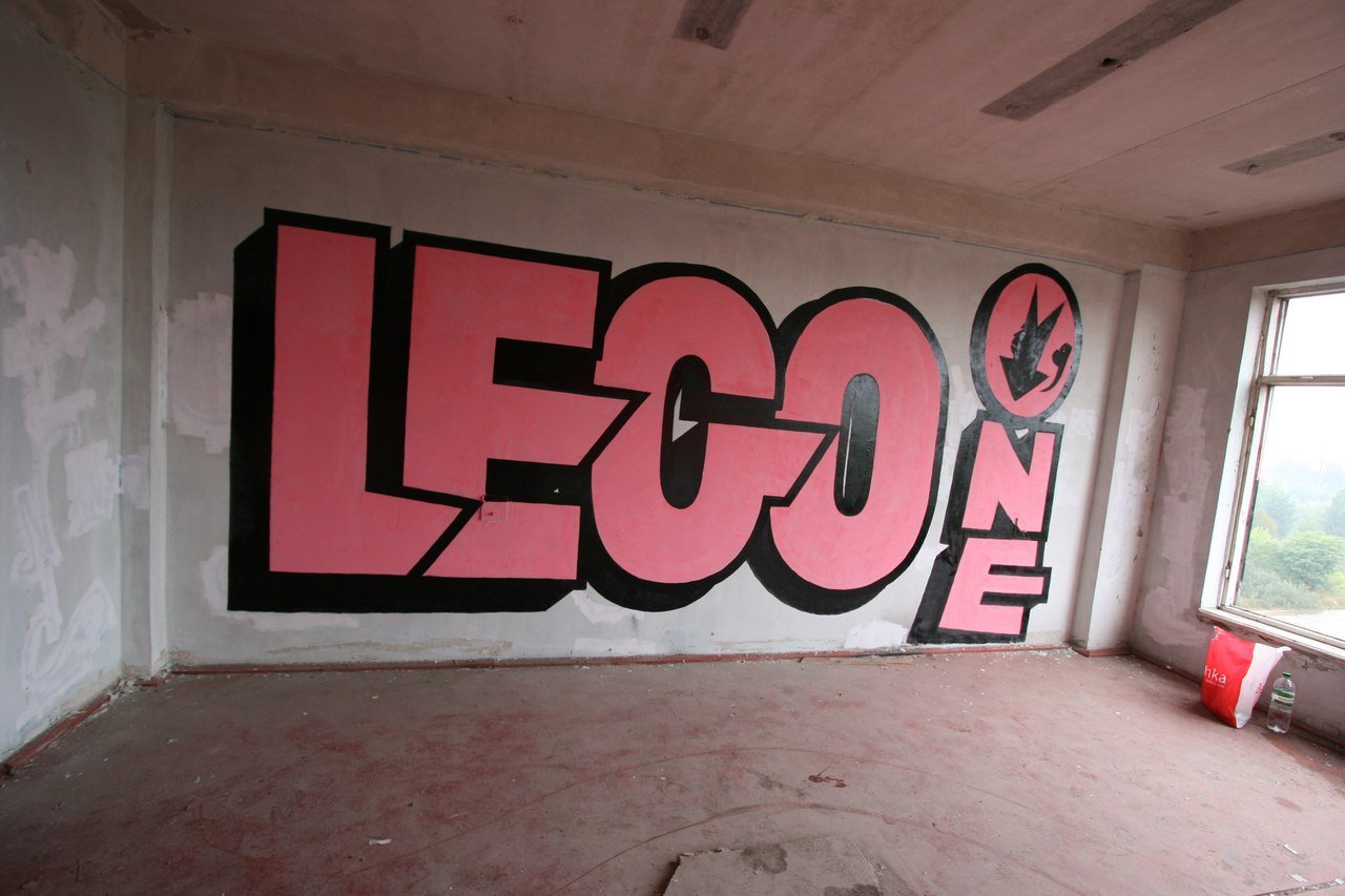 Graffiti Wall - Photo by LEGO - one (2013)