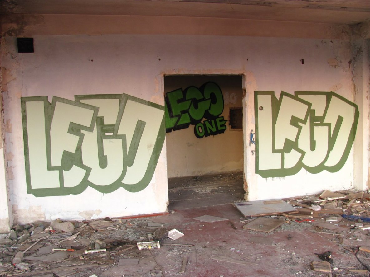 Graffiti Wall - Photo by LEGO - ???????? (2013)