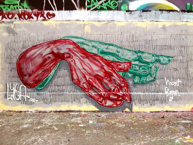 Graffiti Wall - Photo by LIA - lyea, hands (2014)