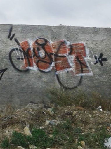 Graffiti Bombing - Photo by LOST - LOSTGRAFFITIRRWSAIDANICPSTNWLIFESTAYA